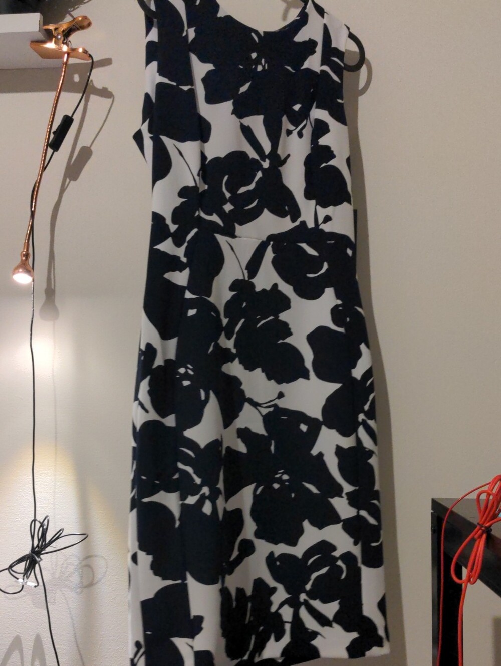 NWT Andrew Marc Black And White Floral Sleeveless Sheath Dress